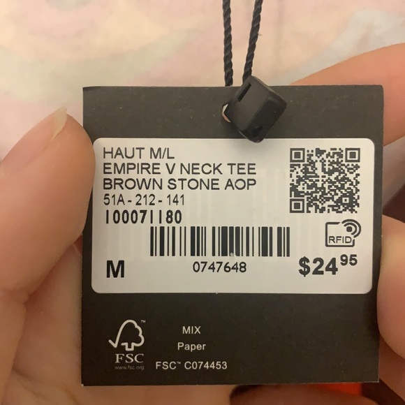 Garage cropped v-neck - Picture 4 of 4